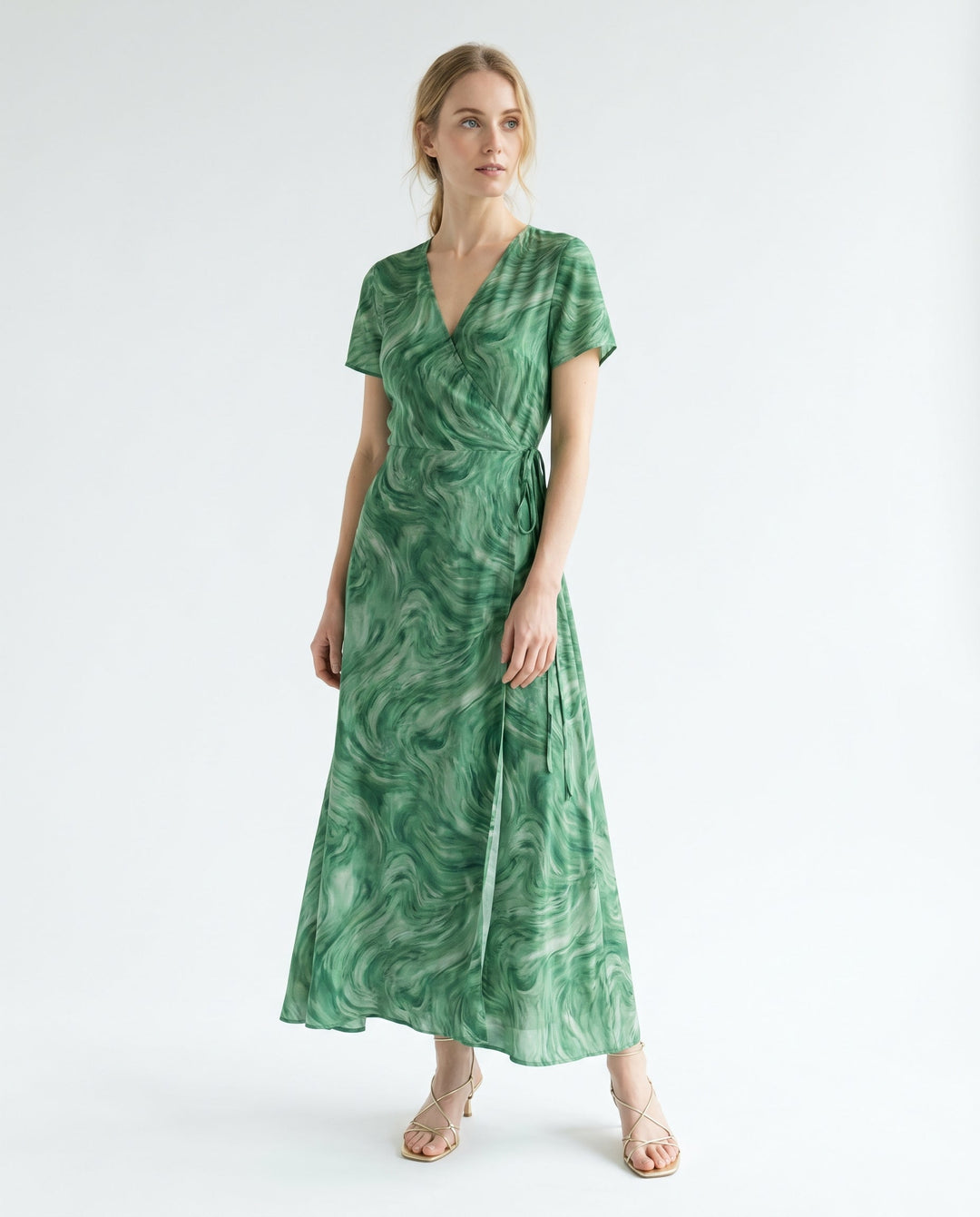 Elegant Green Floral Satin Plus Size Wedding Guest Dress for Women with V Neck Short Sleeve Style