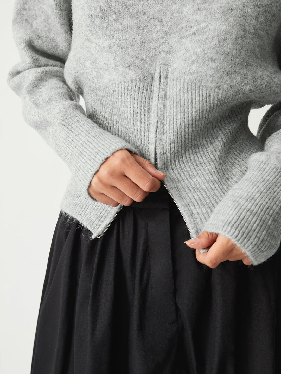 Brynhild | Women Hem Zip Knit Sweater